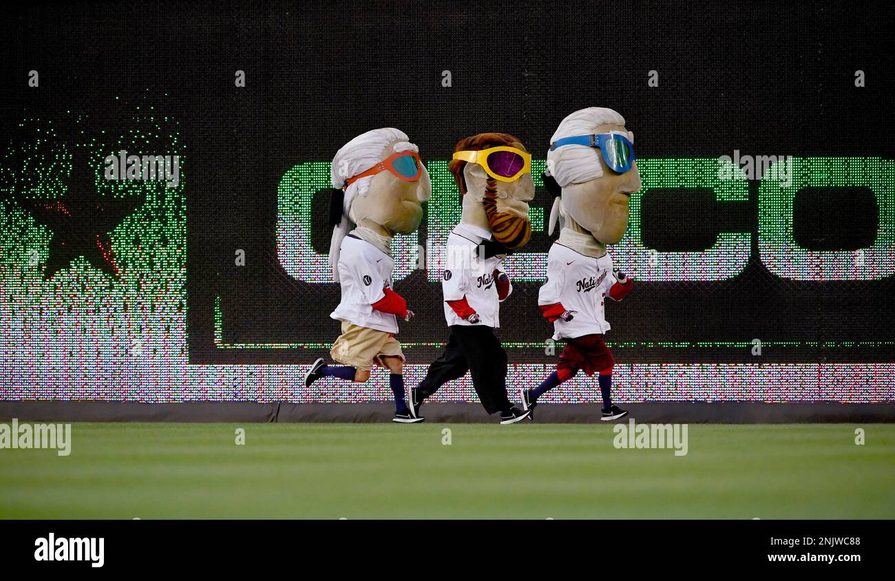 George MARCHES to victory! - The GEICO Presidents Race (6.16.23) 