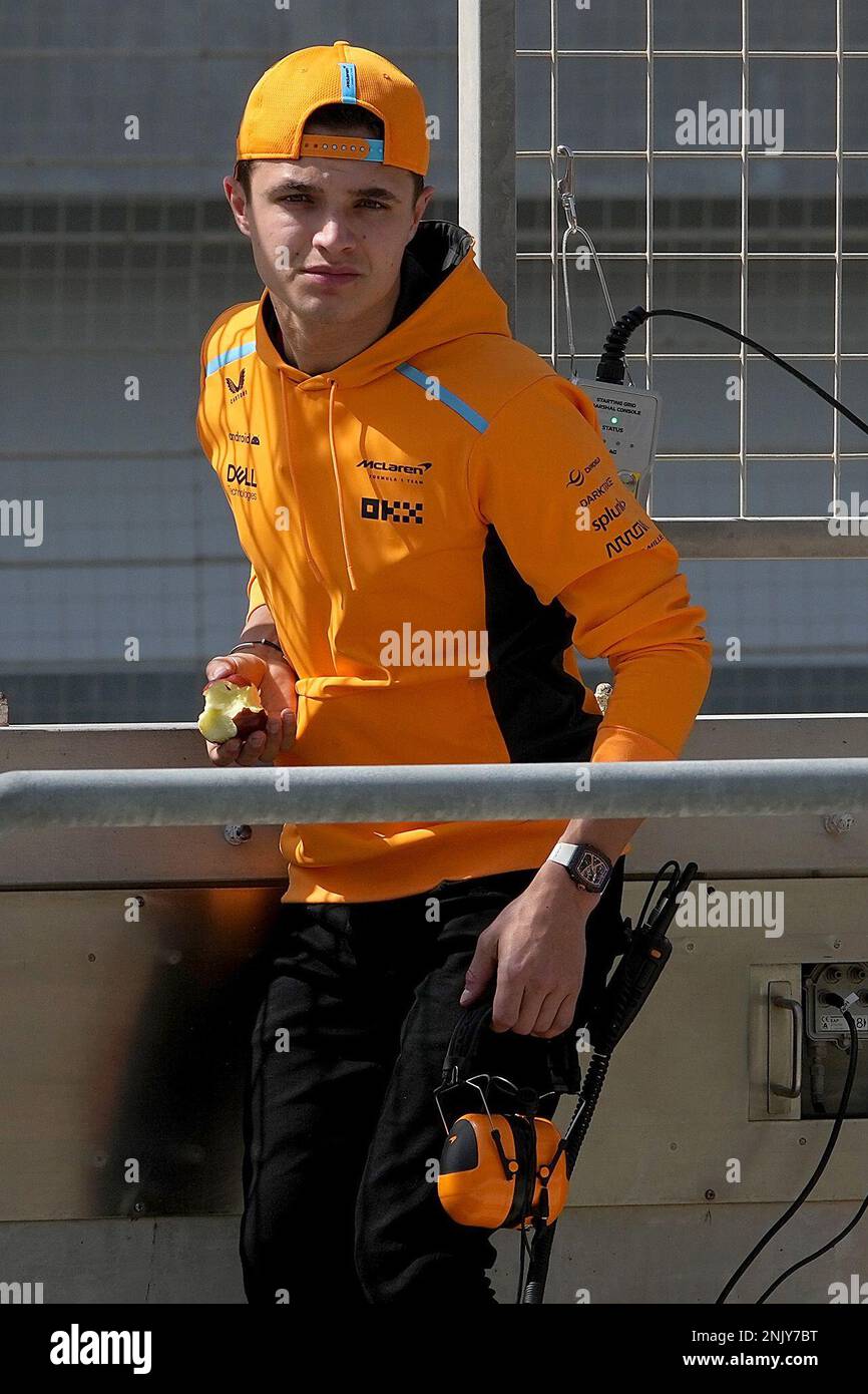 Sakhir, Bahrain. 23rd Feb, 2023. Motorsport: Formula 1 test drives in Bahrain. Lando Norris from Great Britain of Team McLaren on the pit wall. Credit: Hasan Bratic/dpa/Alamy Live News Stock Photo