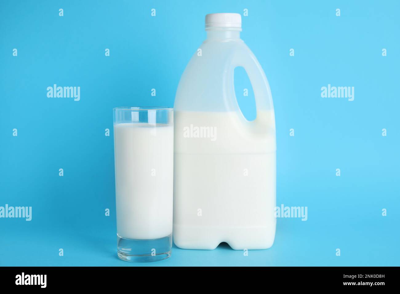 Half gallon milk carton hi-res stock photography and images - Alamy