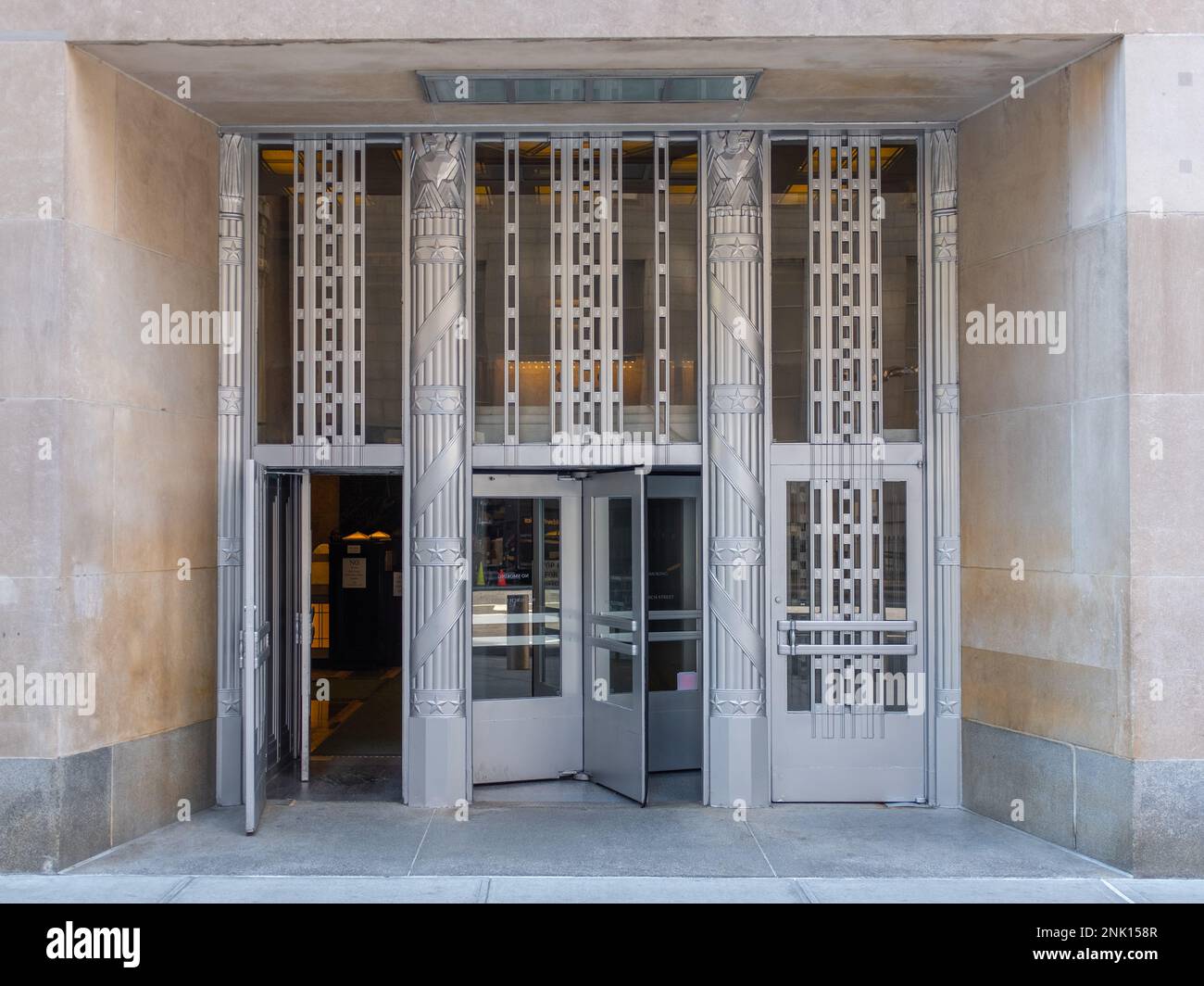 Art deco entrance hi-res stock photography and images - Alamy