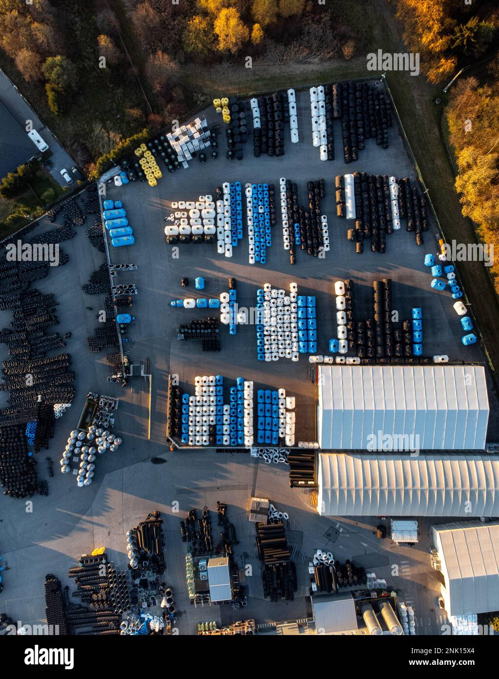 Large rooftop solar array hi-res stock photography and images - Alamy