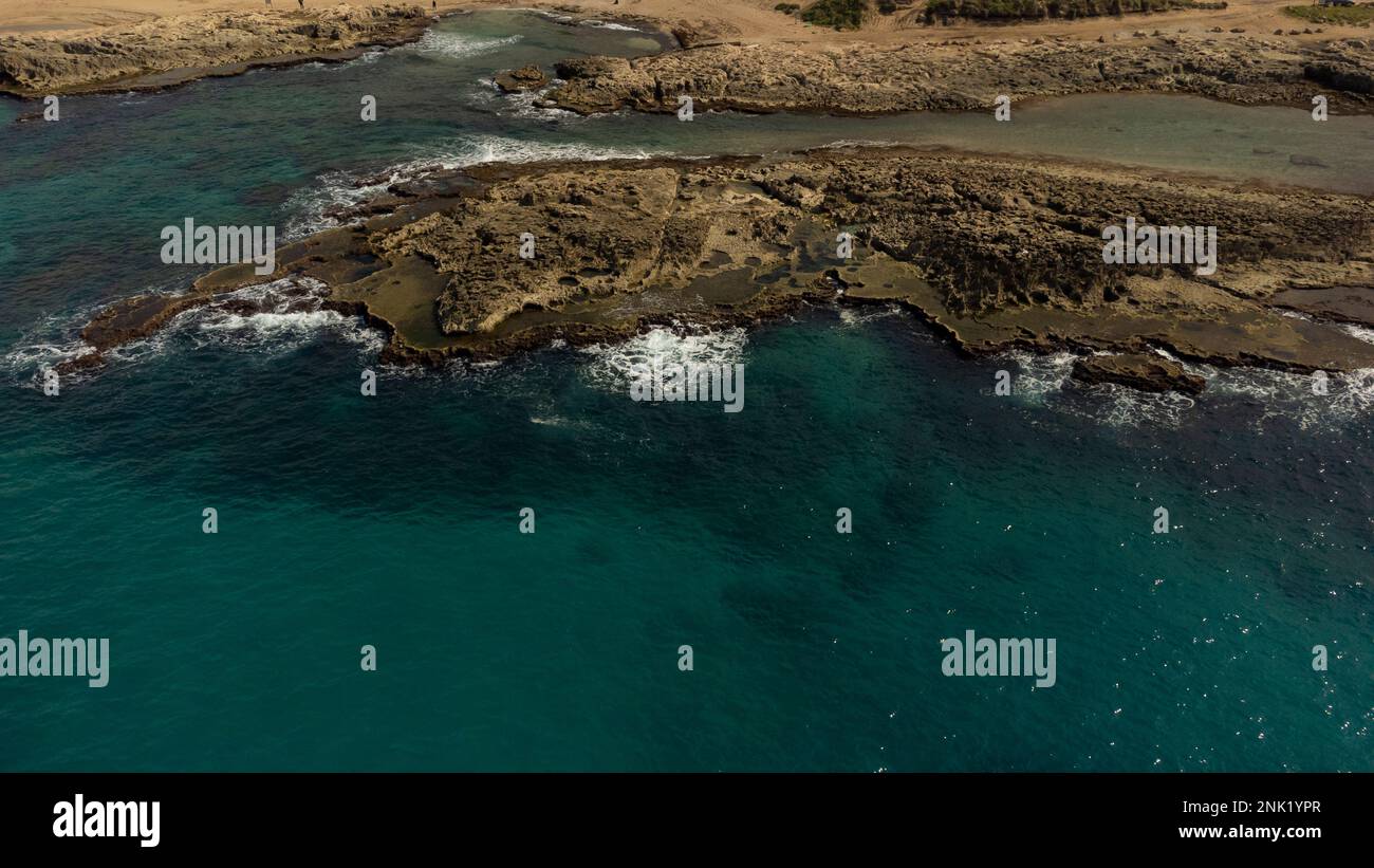Aerial view sea rocks turquoise hi-res stock photography and images - Alamy