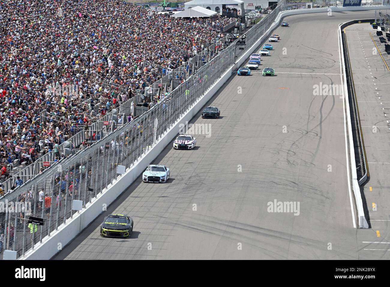 MADISON, IL - William Byron (#24 Hendrick Motorsports Chevrolet leads ...