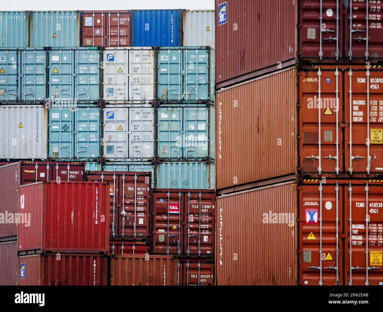 Container Explenation Transshipment figures hi-res stock photography and images - Alamy