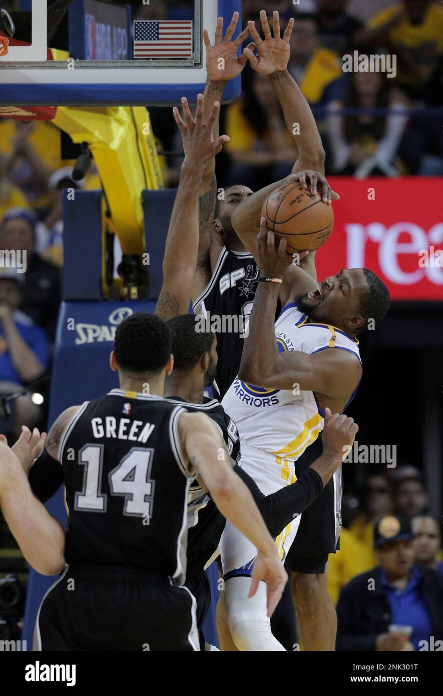 Replica Jersey of Kawhi Leonard of San Antonio Spurs Editorial