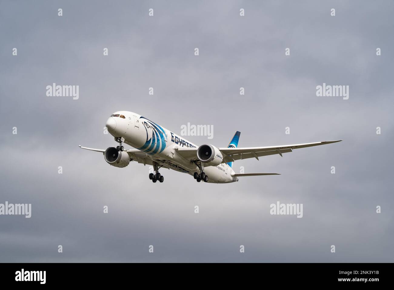 Heathrow, London February 20th 2023 Egyptair Boeing 787 Landing
