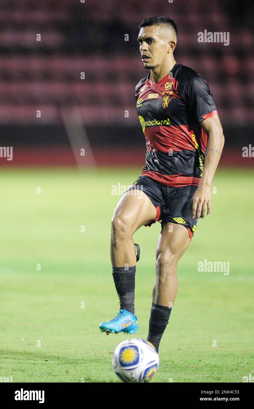 Recife, Brazil. 22nd Feb, 2023. Left back Igor Cariús (Sport) during the match between Sport X Bahia, valid for the fifth round of the first phase of the 2023 Northeast Men's Football Cup, played at the Adelmar da Costa Carvalho Stadium, known as Ilha do Retiro Stadium, in Recife ( PE), this Wednesday (22). Credit: Ricardo Fernandes/Spia Photo/FotoArena/Alamy Live News Stock Photo