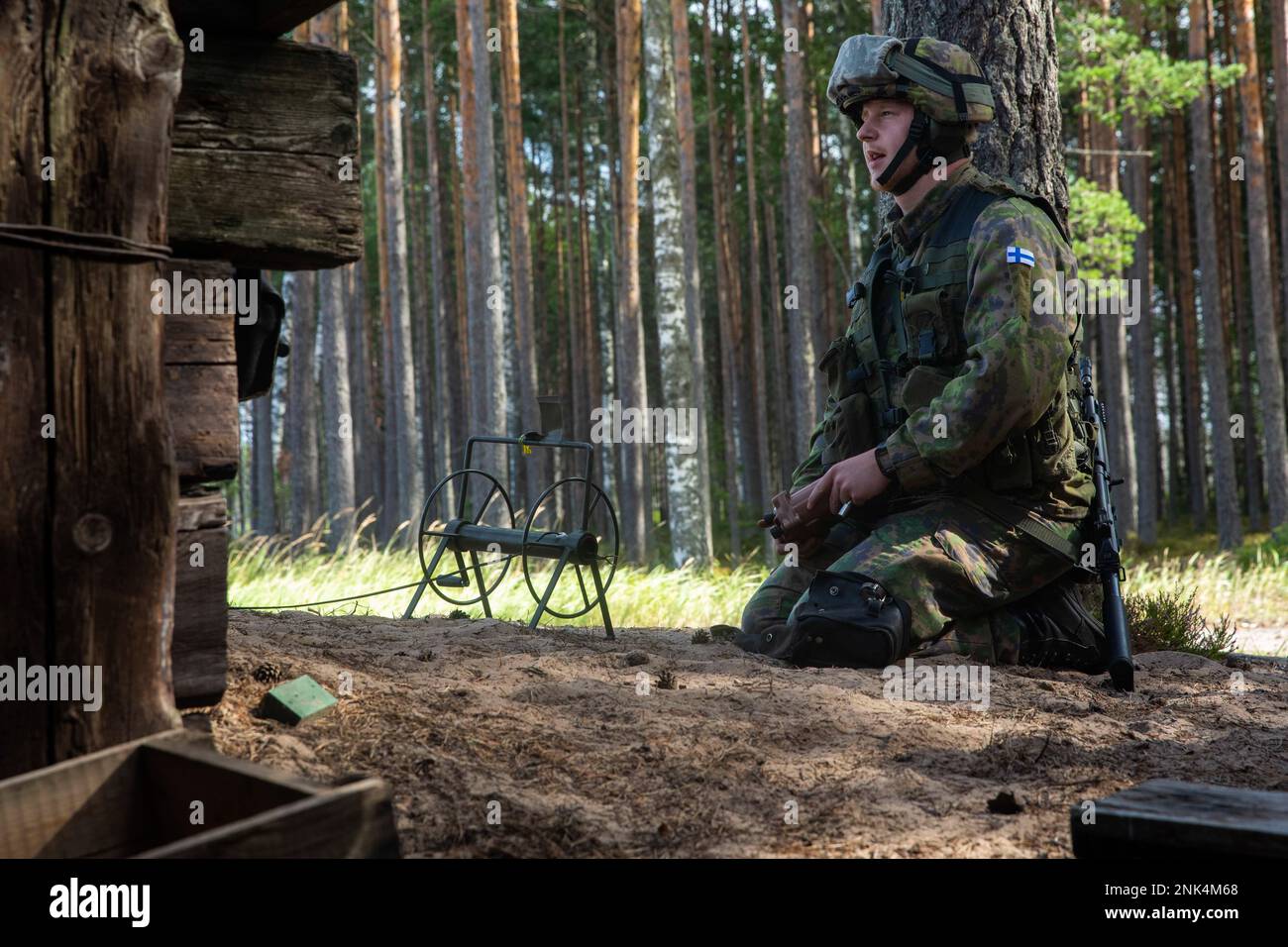 A Finnish Soldier from Nyland Brigade prepares a charge during demolition training with U.S. Marines assigned to Combat Logistics Element, 22nd Marine Expeditionary Unit (MEU), in Syndalen, Finland, Aug. 11, 2022. The range was part of a bi-lateral exercise between the Finnish military and 22nd MEU. The Kearsarge Amphibious Ready Group and 22nd MEU, under the command and control of Task Force 61/2, is on a scheduled deployment in the U.S. Naval Forces Europe area of operations, employed by U.S. Sixth Fleet to defend U.S., allied and partner interests. Stock Photo