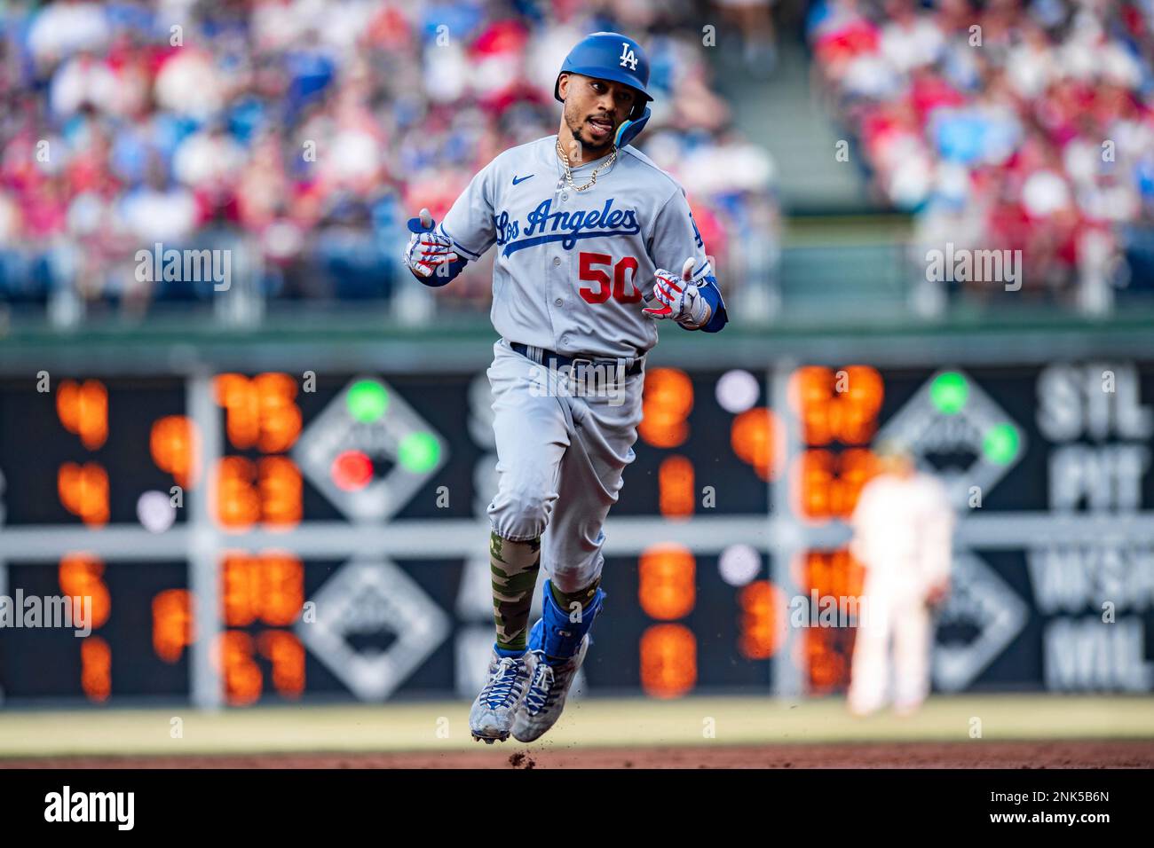 Justin Turner's doppelganger was spotted at the Phillies game