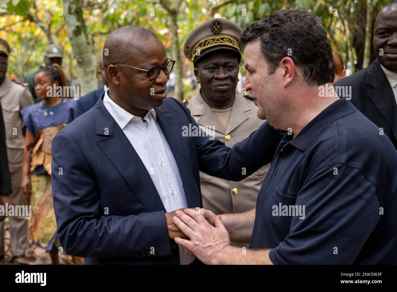 Agboville, Ivory Coast. 23rd Feb, 2023. Adama Kamara (l), Minister of Labor and Social Security of Côte d'Ivoire welcomes Hubertus Heil (SPD), Federal Minister of Labor and Social Affairs, at a cocoa plantation. Federal Minister of Labor Heil and Federal Minister for Economic Cooperation and Development Schulze visit Ghana and Côte d'Ivoire. Credit: Christophe Gateau/dpa/Alamy Live News Stock Photo