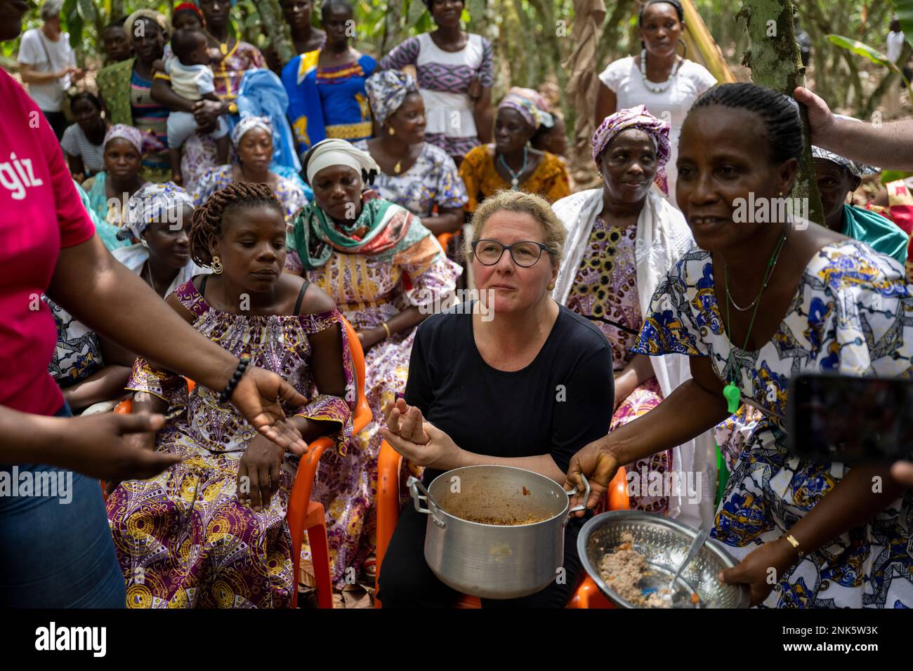 Agboville, Ivory Coast. 23rd Feb, 2023. Svenja Schulze (SPD), Federal Minister for Economic Cooperation and Development, tastes a locally cooked fish soup on a cocoa plantation. Federal Minister of Labor Heil and Federal Minister for Economic Cooperation and Development Schulze visit Ghana and Côte d'Ivoire. Credit: Christophe Gateau/dpa/Alamy Live News Stock Photo