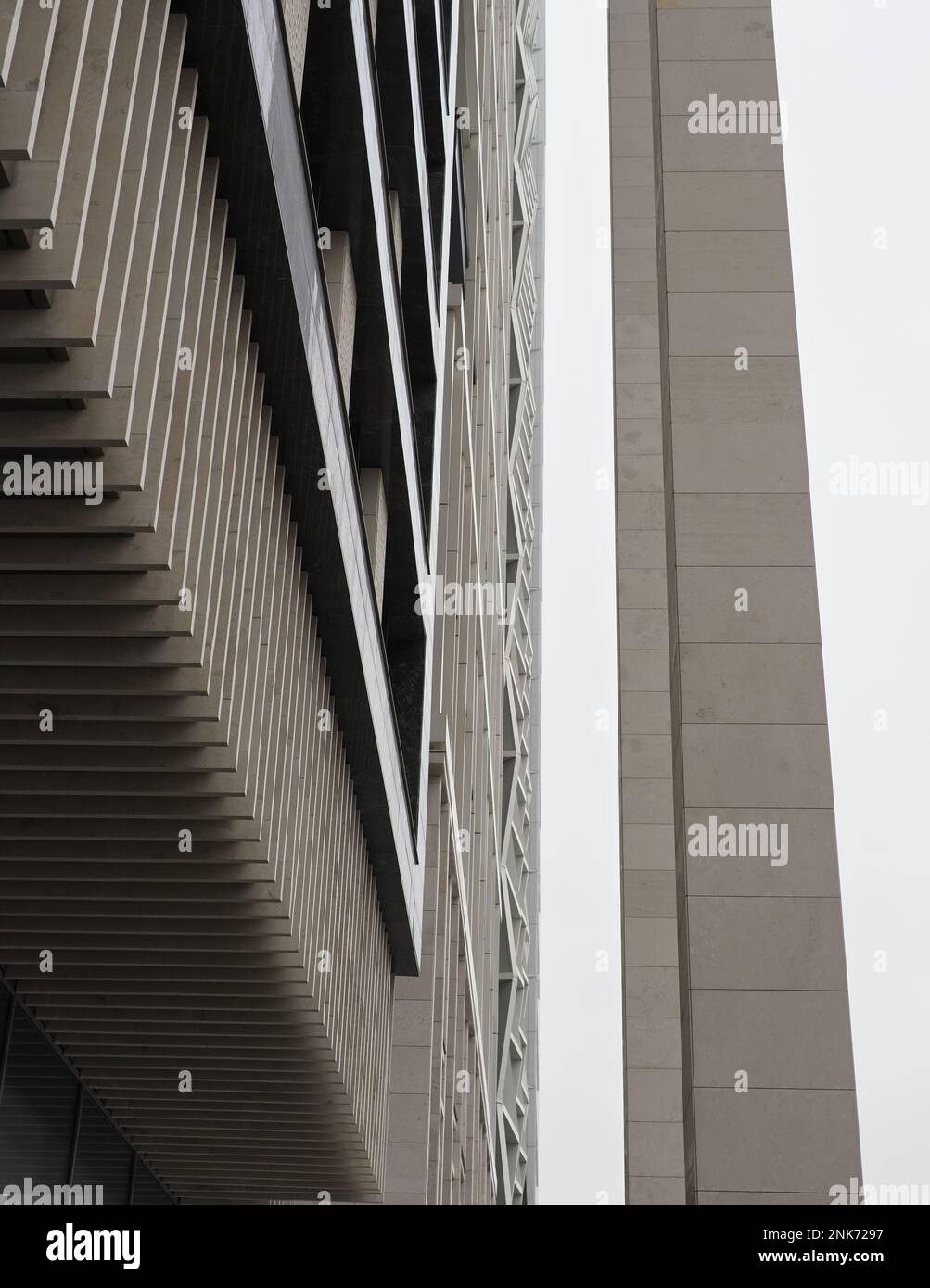 Tall high rise tower hi-res stock photography and images - Alamy