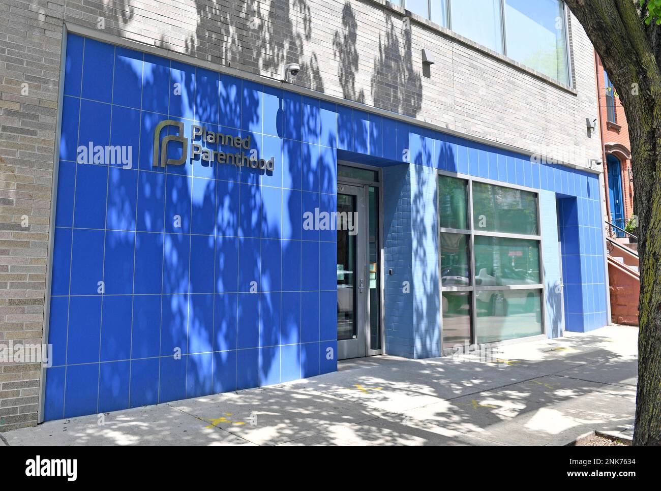 Photo by: GWRSTAR MAXIPx 2022 51222 A Planned Parenthood Center is seen  in Long Island City, Queens, New York Stock Photo - Alamy