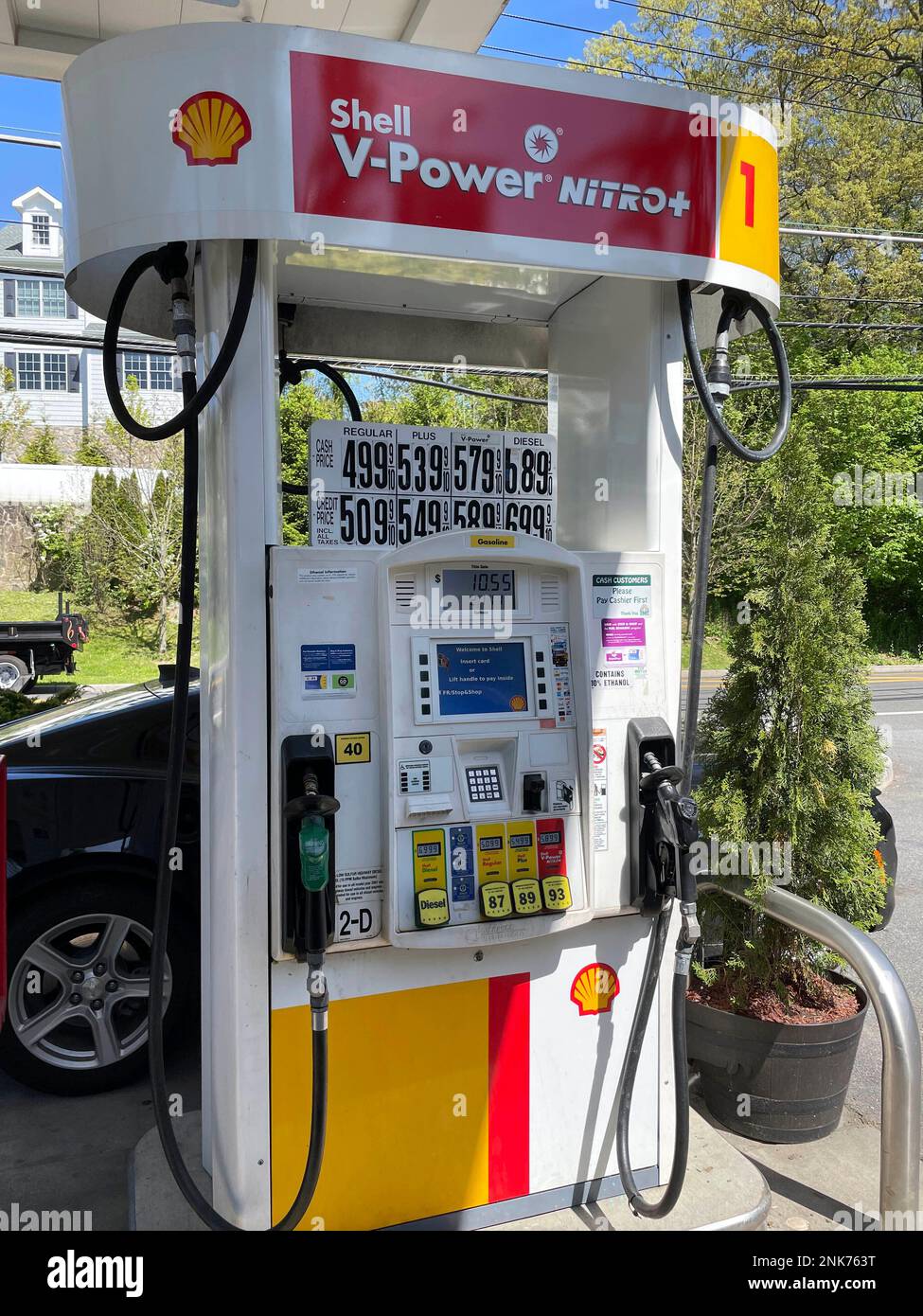 Photo by: STRFSTAR MAXIPx 2022 51222 Gasoline prices continue to soar  as inflation and supply chain shortages wreak havoc on the economy. Here, a  Gulf station is seen in Scarsdale, New York