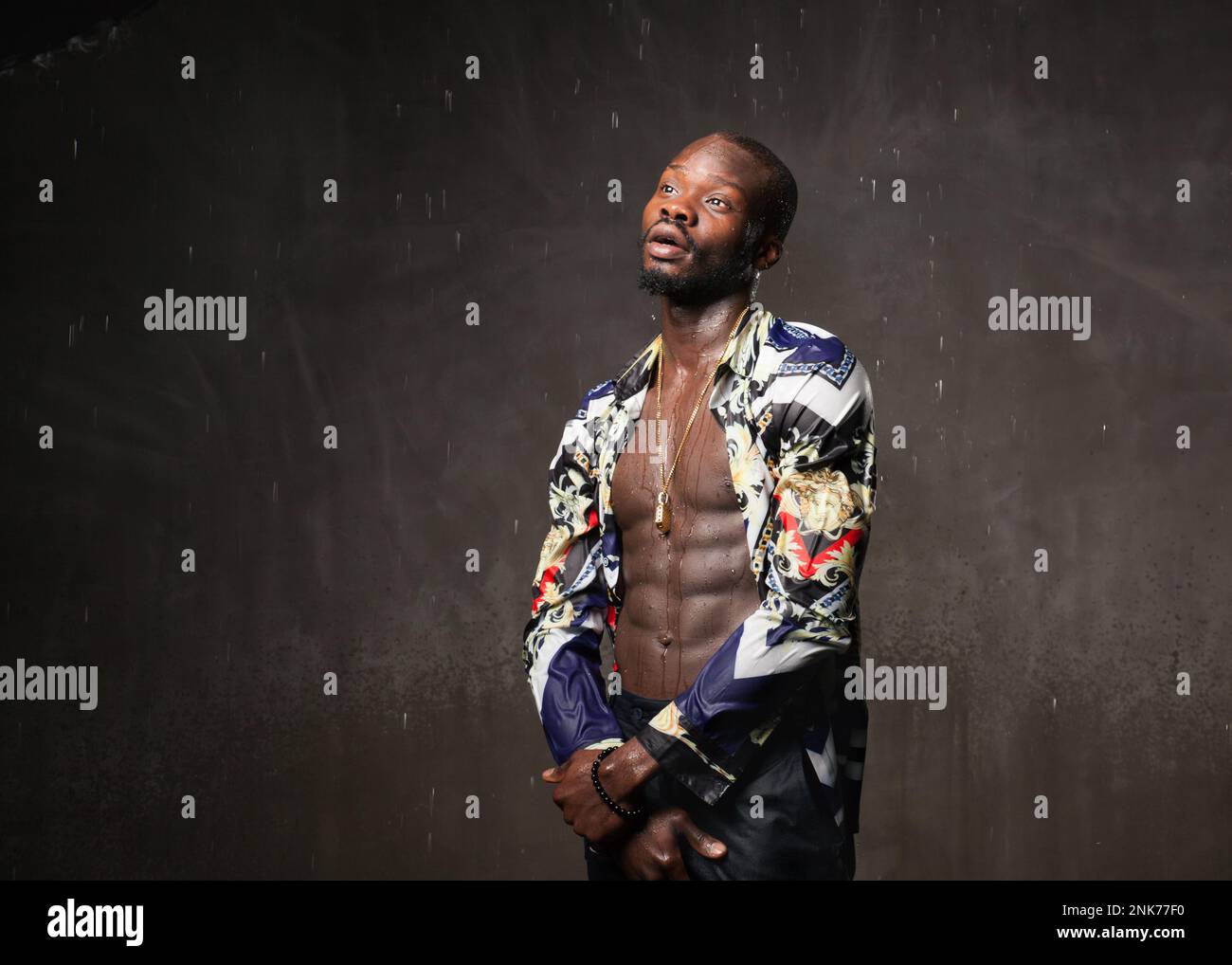 Sl Rapper Physique Rapper singing street hi-res stock photography and images - Alamy