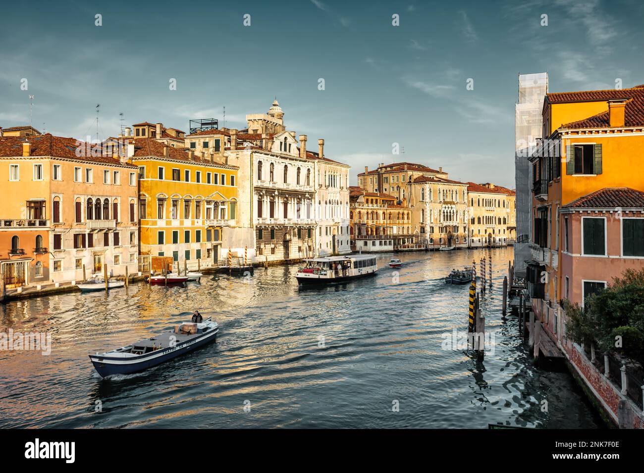 Heritage canal boats hi-res stock photography and images - Alamy