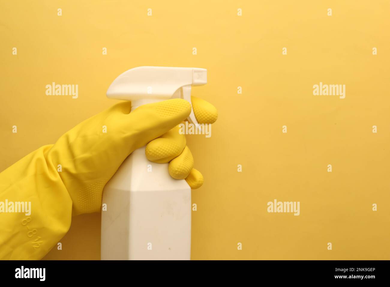 hand in yellow rubber gloves holding spray bottle with copy space Stock ...