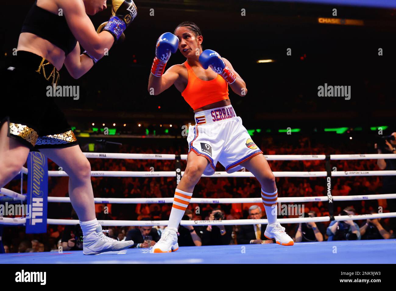 NEW YORK, NY - APRIL 30: Amanda Serrano of Puerto Rico boxes Katie ...