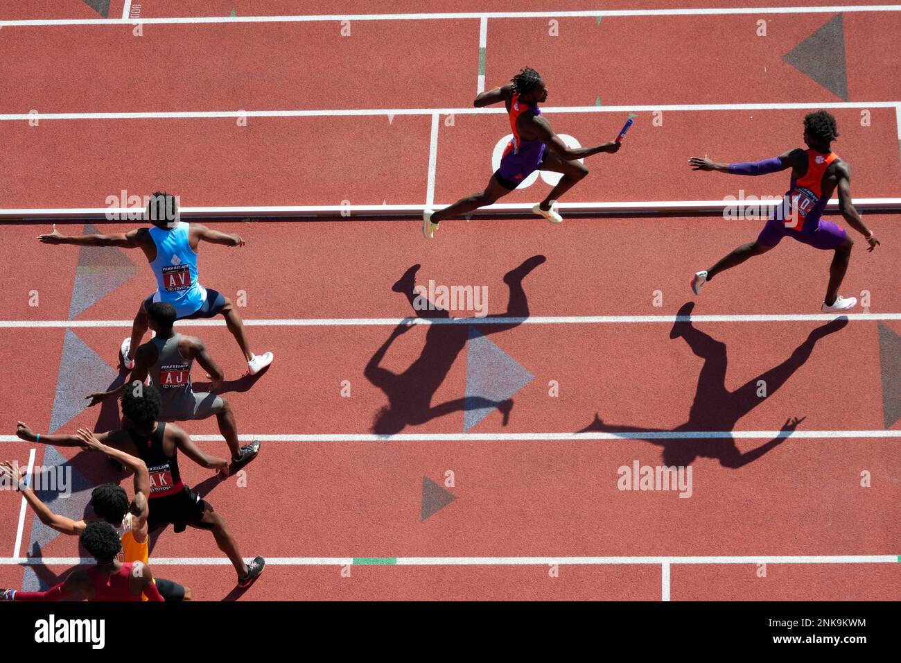 Cameron Rose takes the handoff from Tarees Rhoden on the third leg fn