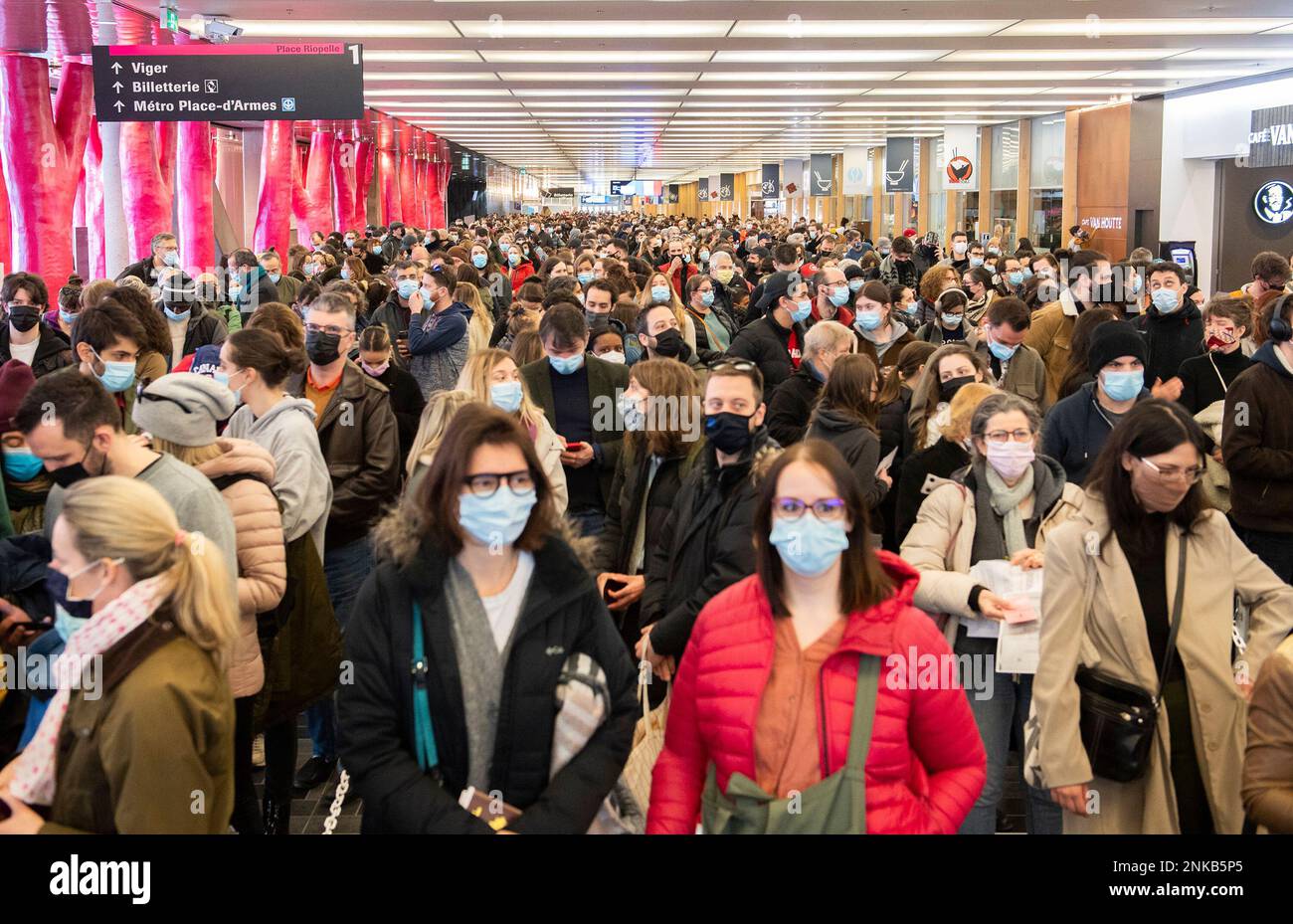 French expatriates wait in line to vote in the second round of the 2022