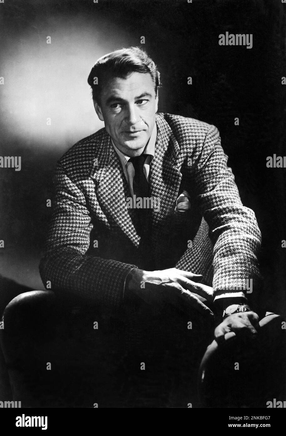 1954 ca.  : The movie actor GARY COOPER ( Helena , Montana 7 may 1901 - Beverly Hills , California 13 may 1961 )  - CINEMA - portrait - ritratto - tie - cravatta  - collar - colletto  ----  Archivio GBB Stock Photo