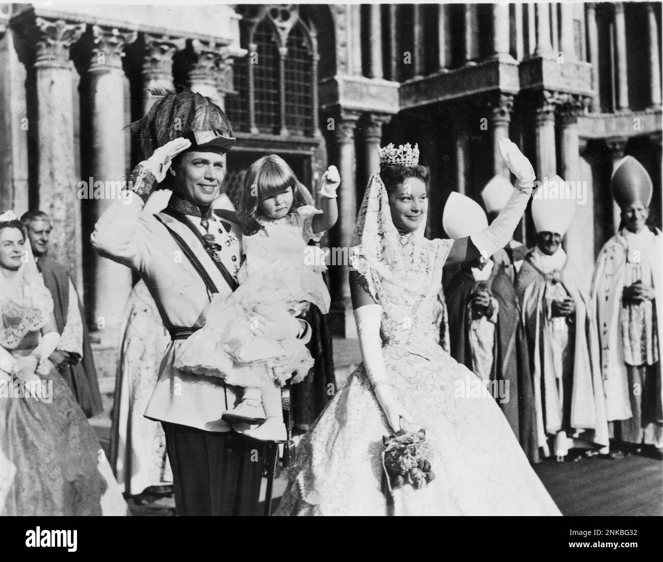 1957 : The movie actress ROMY SCHNEIDER ( born Rosemarie Albach-Retty , Wien 1938 - Paris 1982 ) as the Queen Empress in SISSI Elisabeth Absburg of Austria in Sissi III ( SISSI SCHICKSALSJAHRE EINER KAISERIN - Il destino di una Imperatrice ) by Ernst Marischka , whit her KARL HEINZ BOHM as the Kaiser Franz Josef during the shoting in VENICE , Italy - ATTRICE - MOVIE - FILM - CINEMA - ASBURGO - ABSBURGO - ASBURG - ABSBURG - portrait - ritratto - sorriso - jewellery - jewel - jewels - gioiello - gioielli - diamond - diamonds - diamante - diamanti - tiara - corona - crown -  family - famiglia - m Stock Photo