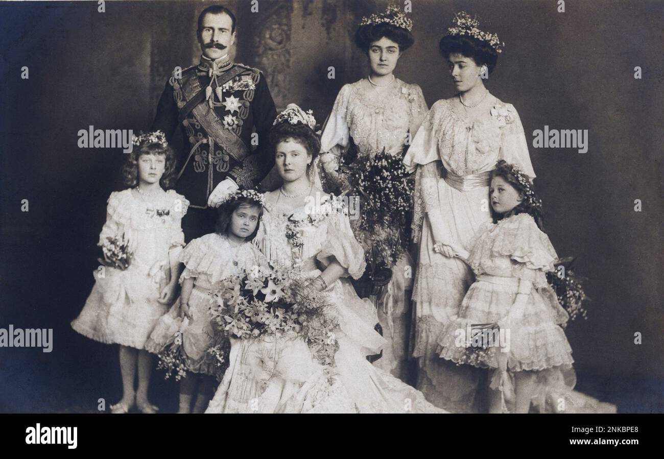 1904 , 10 february , Windsor Castle , England   : The  wedding of prince ALEXANDER of TECK ( 1874 - 1957 ) Earl of Athlone Governor of South Africa and Canada ( brother of Queen Mary of England married to King George V ) and princesse ALICE of ALBANY ( 1883 - 1981 ) daugther of prince Leopold of Albany youngster son of Queen Victoria of England . The princesses  bridesmaid ( from left ): MARY of WALES ( 1865 - 1936) daugther of King George V after married to Henry Lascelles of Harewood , HELENA of WALDECK PYRMONT ( Helene , 1861 - 1922 ) after married to Leopold Duke of Albany son of Queen Vic Stock Photo