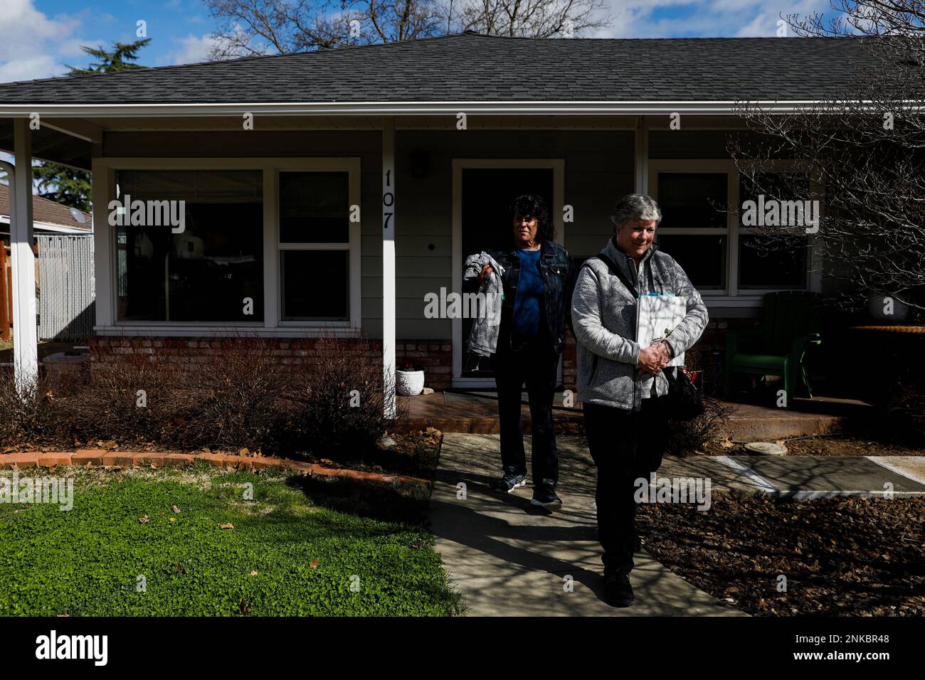 Burn survivor Sara Shepherd and her mother Janise Ramos (right) make a