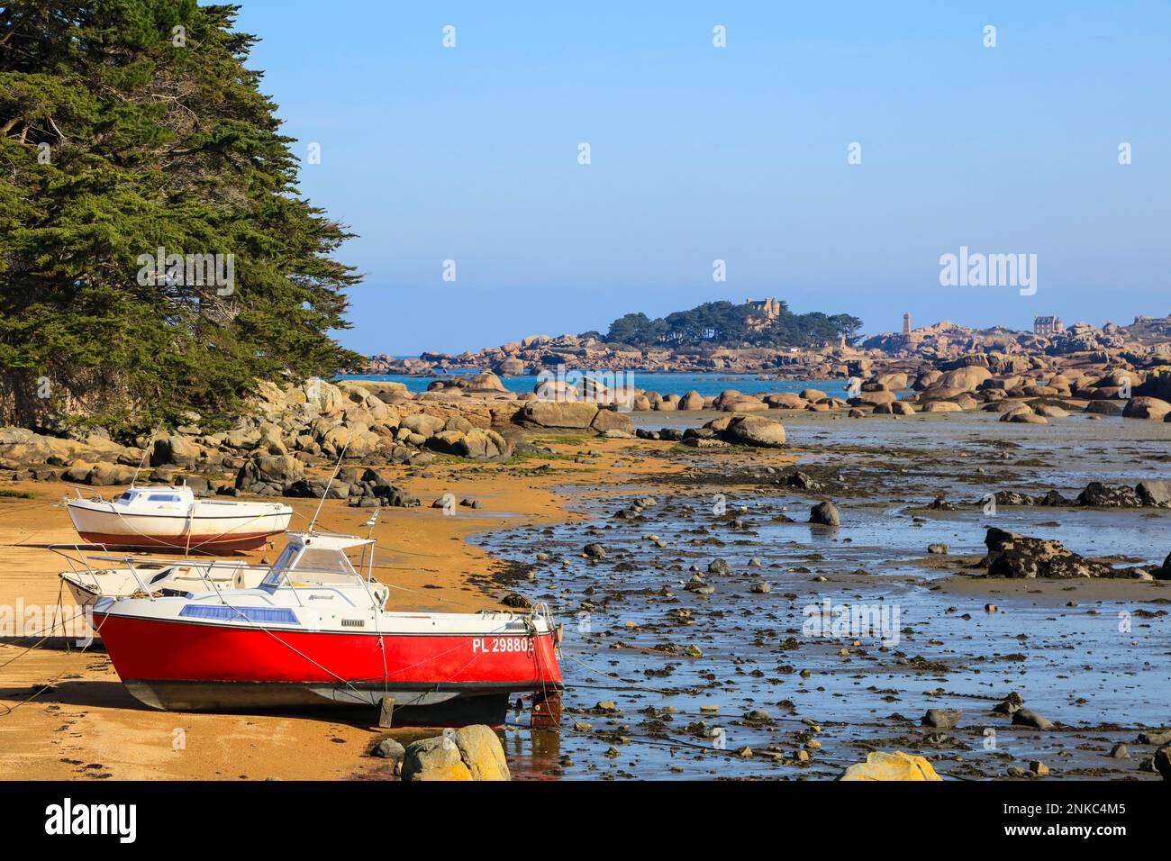 Baie de SainteAnne bay at low tide, Tregastel, Cote de Granit Rose, CotesdArmor department