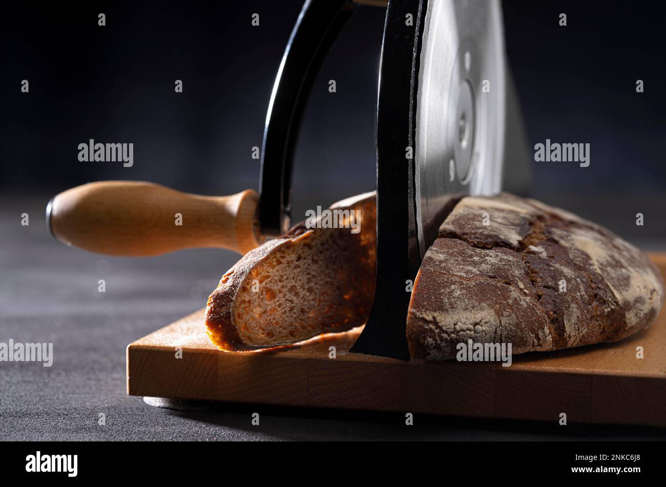 https://c8.alamy.com/comp/2NKC6J8/mixed-bread-with-hand-operated-bread-slicer-2NKC6J8.jpg