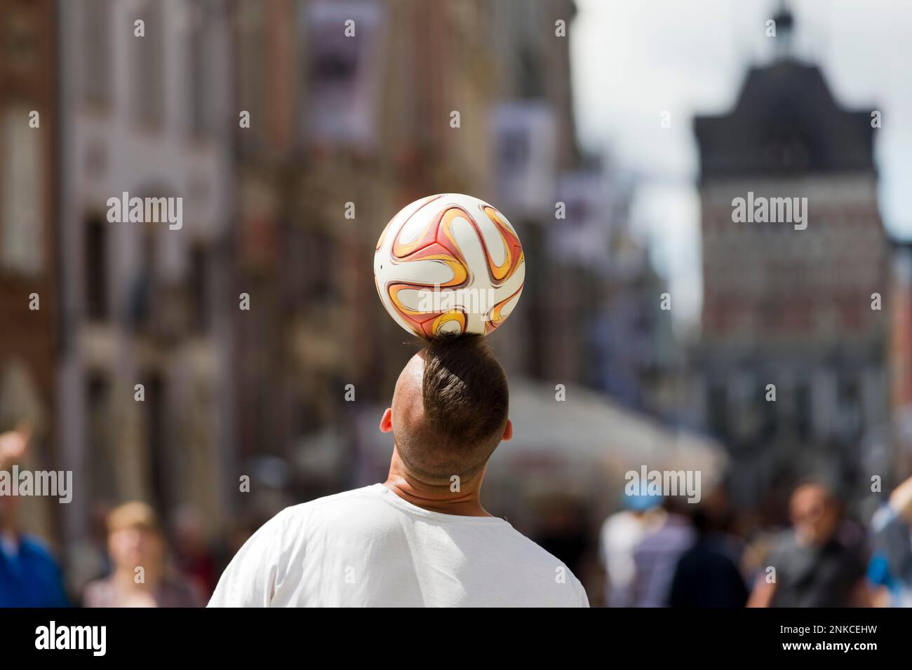 Street acrobat, juggling a ball on his head Stock Photo Alamy