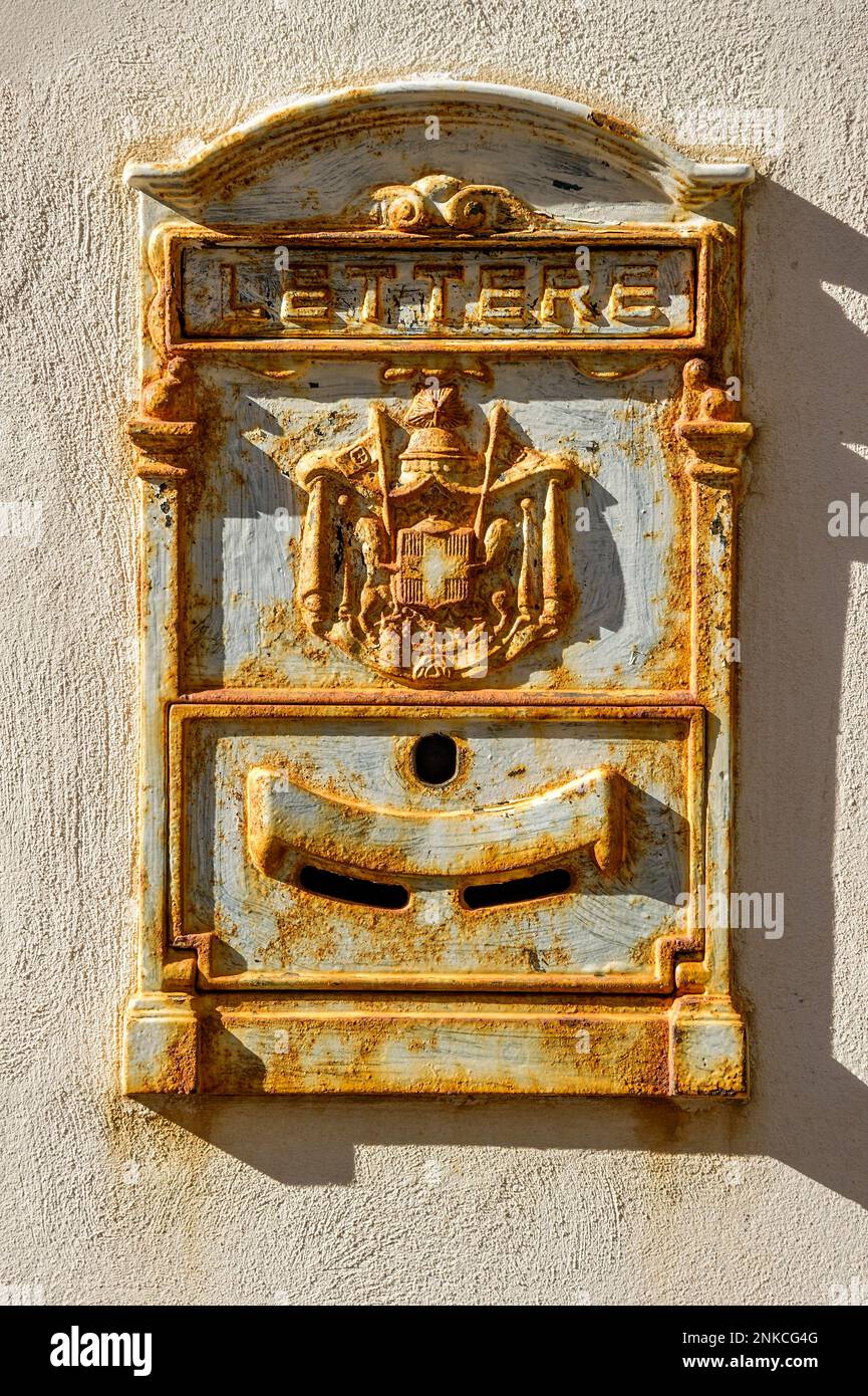 Italian letterbox hi-res stock photography and images - Alamy