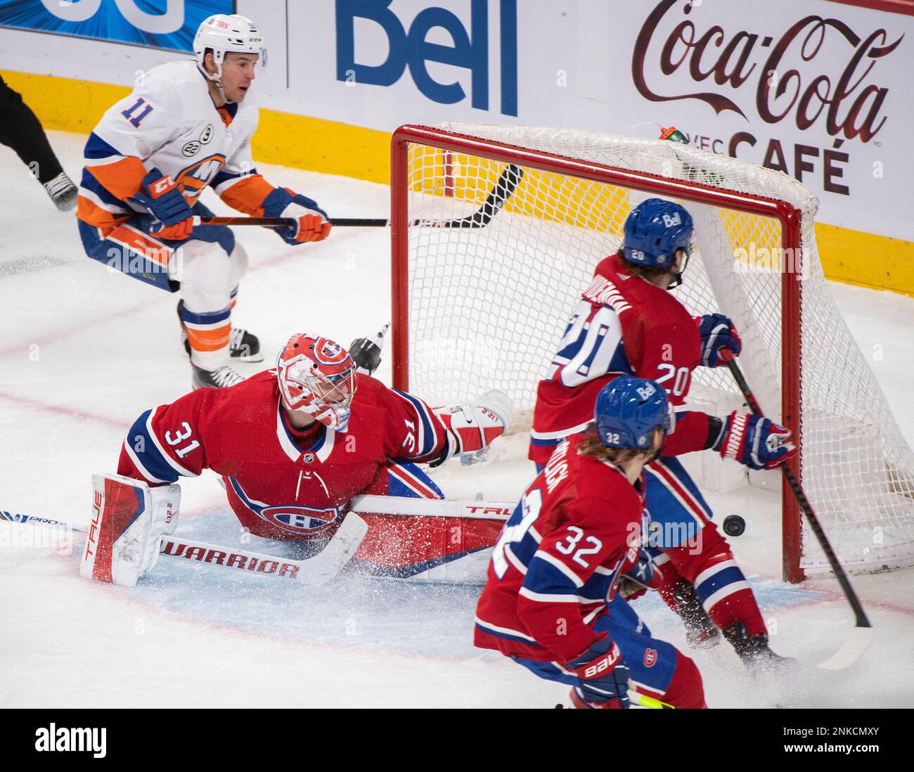 New York Islanders' Zach Parise (11) Scores Against Montreal Canadiens ...