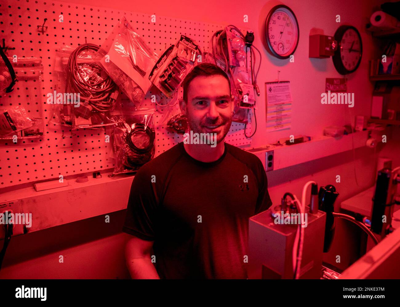 https://c8.alamy.com/comp/2NKE37M/geologist-alexander-sehlke-poses-for-a-portrait-inside-his-lab-at-nasas-ames-research-center-in-mountain-view-calif-wednesday-march-20-2019-sehlke-will-be-one-of-the-researchers-studying-thermoluminescence-on-frozen-apollo-11-samples-in-july-jessica-christiansan-francisco-chronicle-via-ap-2NKE37M.jpg