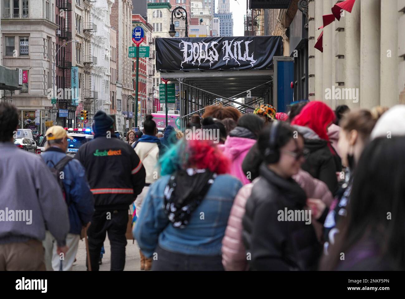 Photo by John Nacion/STAR MAX/IPx 2022 4/1/22 View of long lines (stretching 3 city blocks