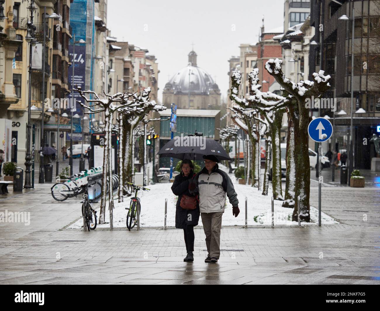 Pamplona, Navarra Spain april 01 2022, Surprise snowfall in early spring,  vehicles covered in the snow Stock Photo - Alamy