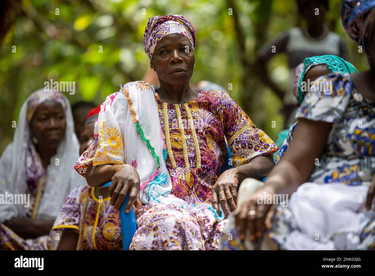 Agboville, Ivory Coast. 23rd Feb, 2023. Harvest workers sit on a cocoa plantation. Federal Minister of Labor Heil and Federal Minister for Economic Cooperation and Development Schulze visit Ghana and Côte d'Ivoire. Credit: Christophe Gateau/dpa/Alamy Live News Stock Photo