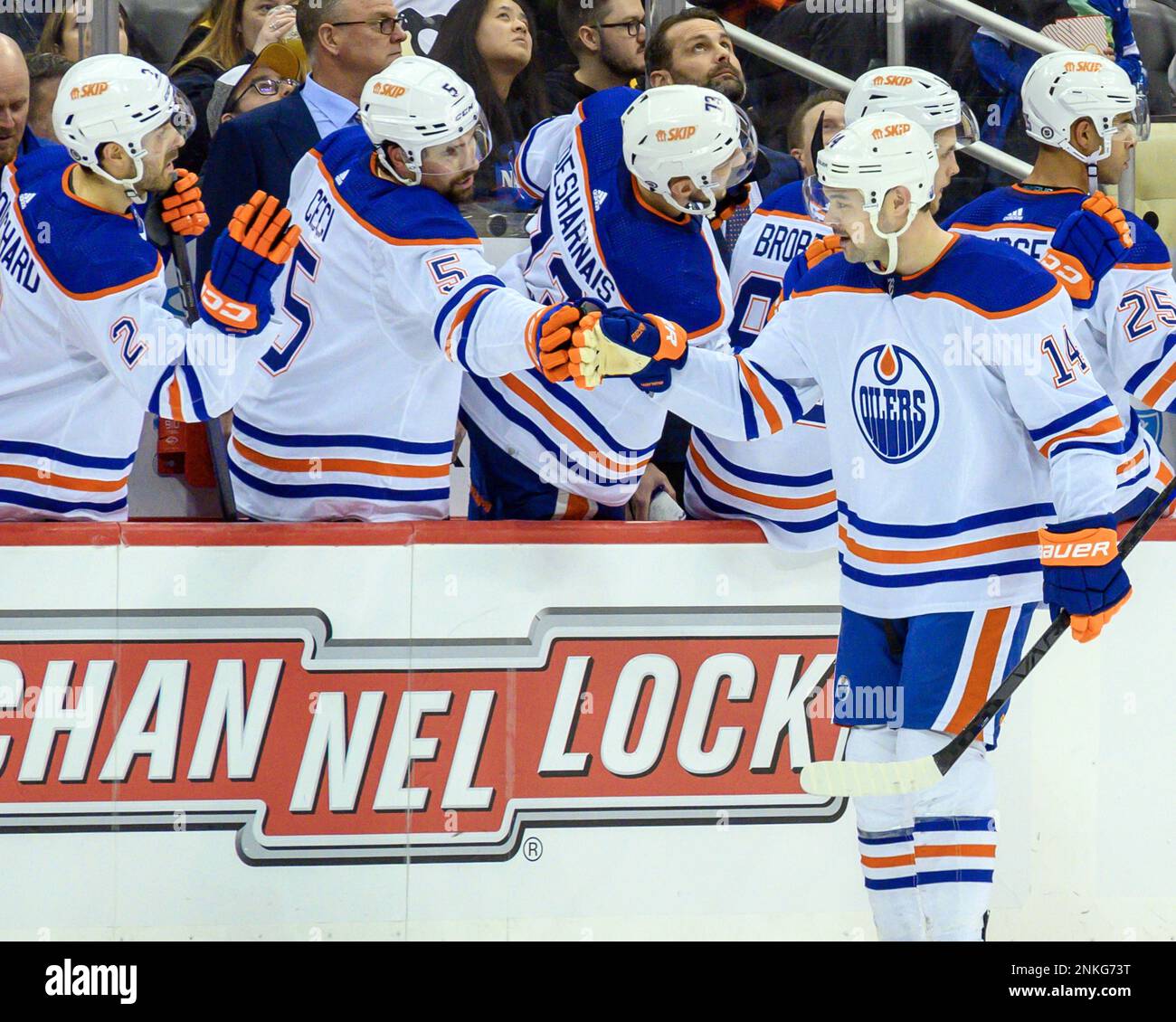 Edmonton oilers hi-res stock photography and images