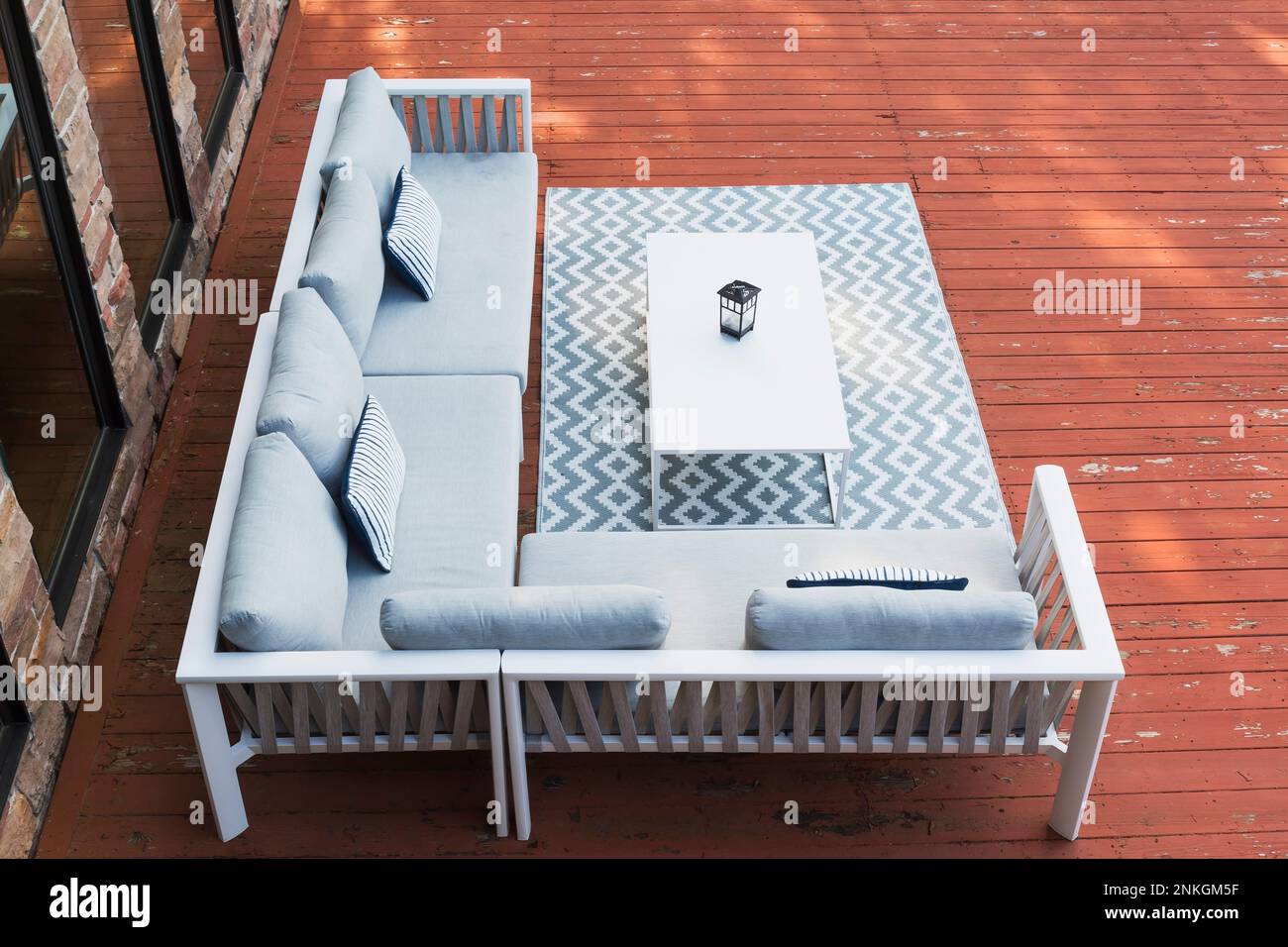 Maroon sofas hires stock photography and images Alamy