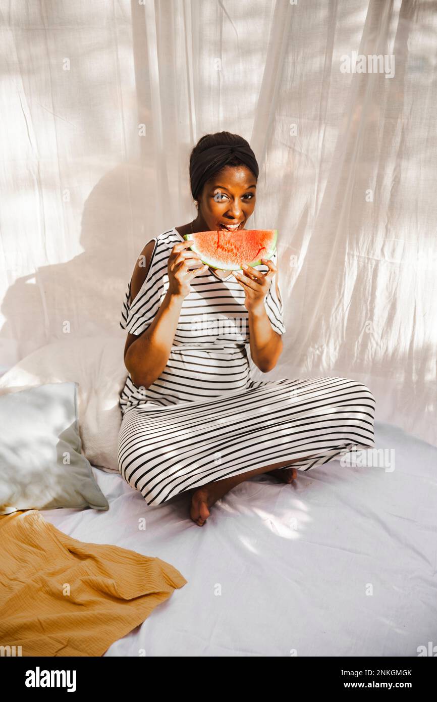 Pregnant woman eating portrait hi-res stock photography and images - Alamy