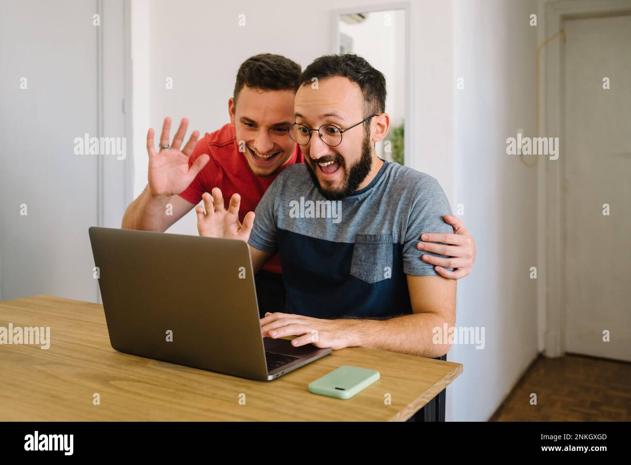 Man saying hello hi-res stock photography and images - Alamy