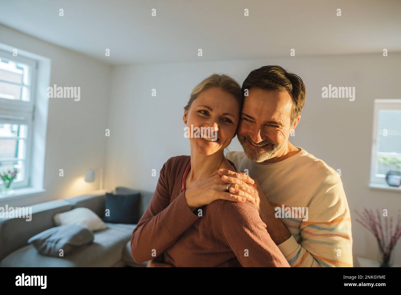Happy mature married couple hi-res stock photography and images - Alamy