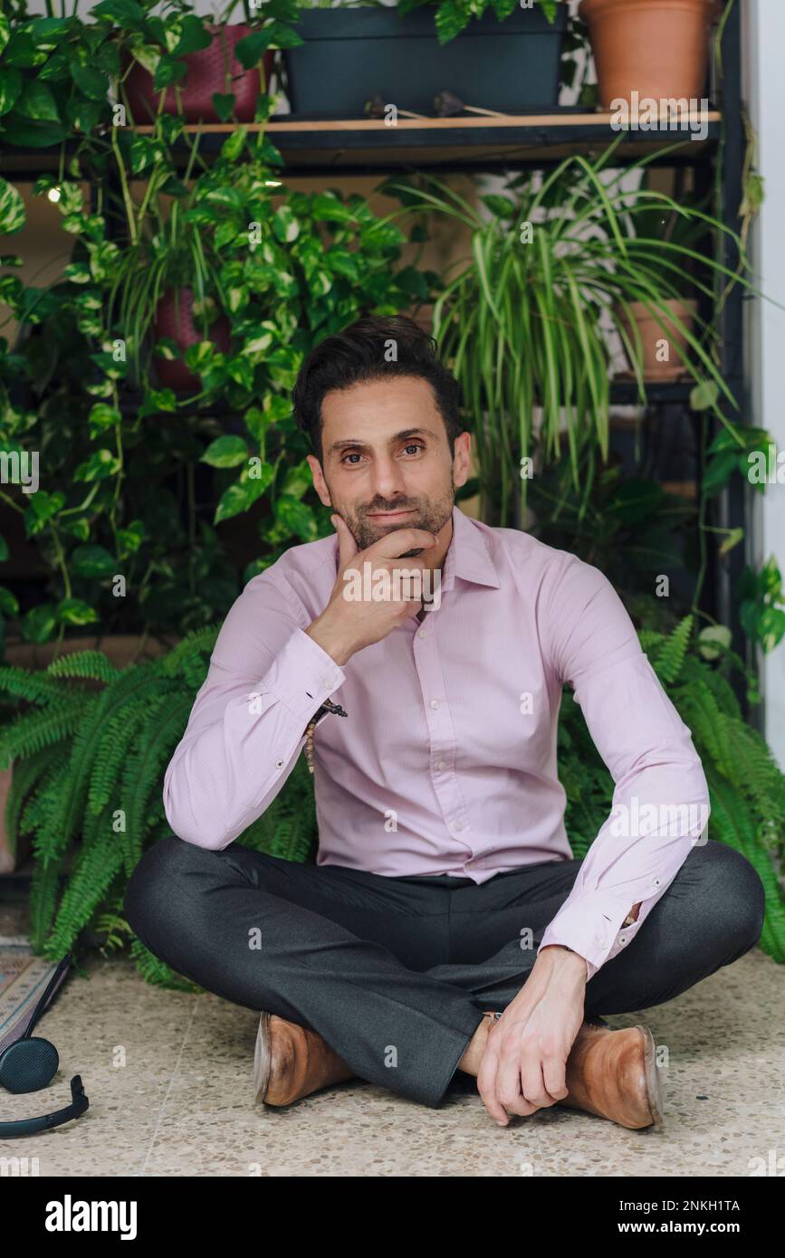Businessman sitting cross legged on floor hi-res stock photography and ...