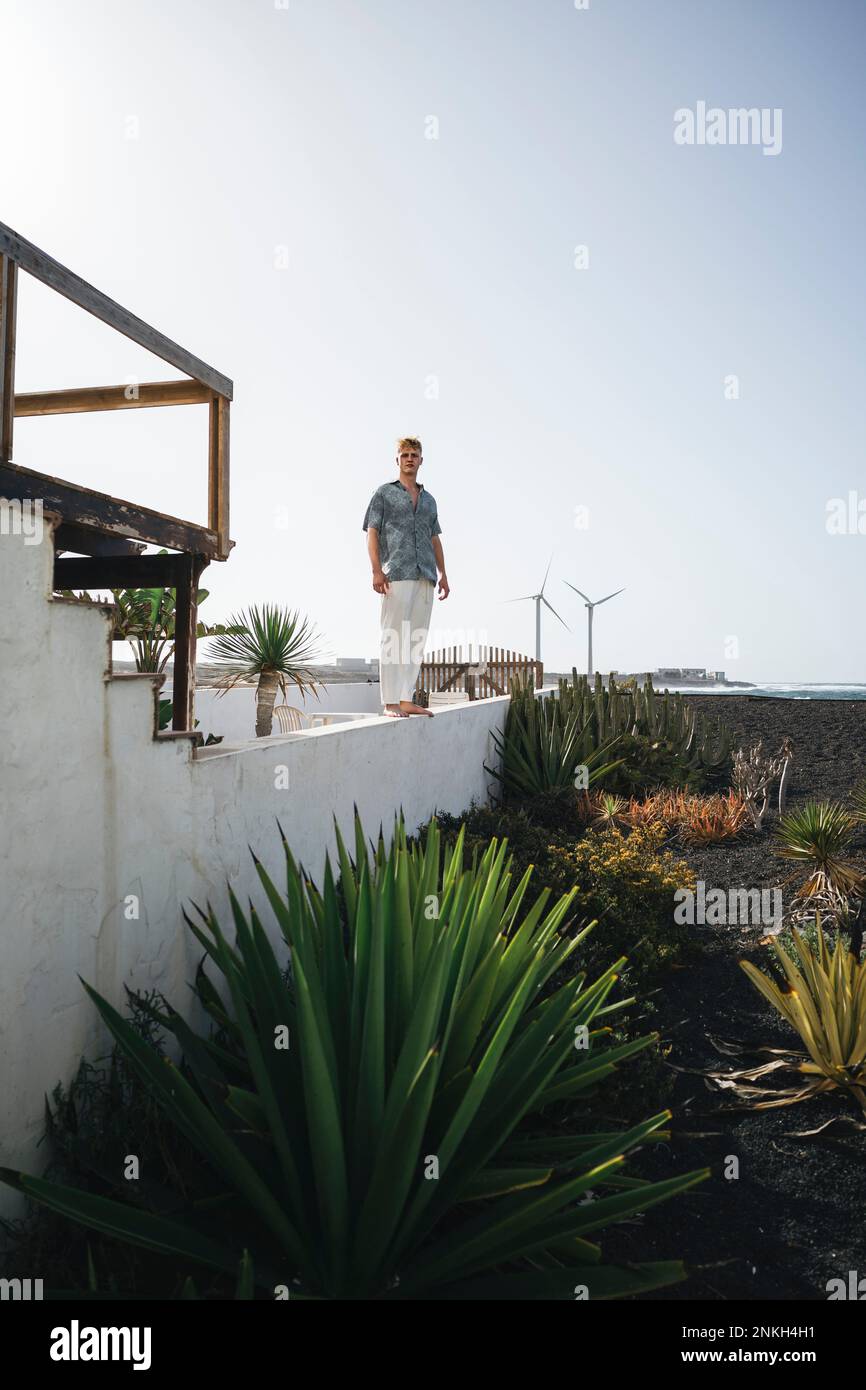 Man standing on wall hi-res stock photography and images - Alamy