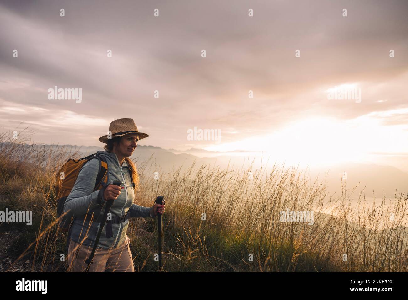 Mature woman wearing hat walking hi-res stock photography and images ...