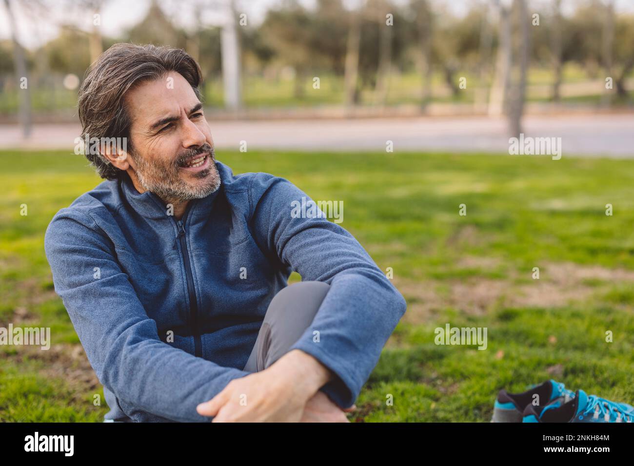Man sitting pensive expression hi-res stock photography and images - Alamy