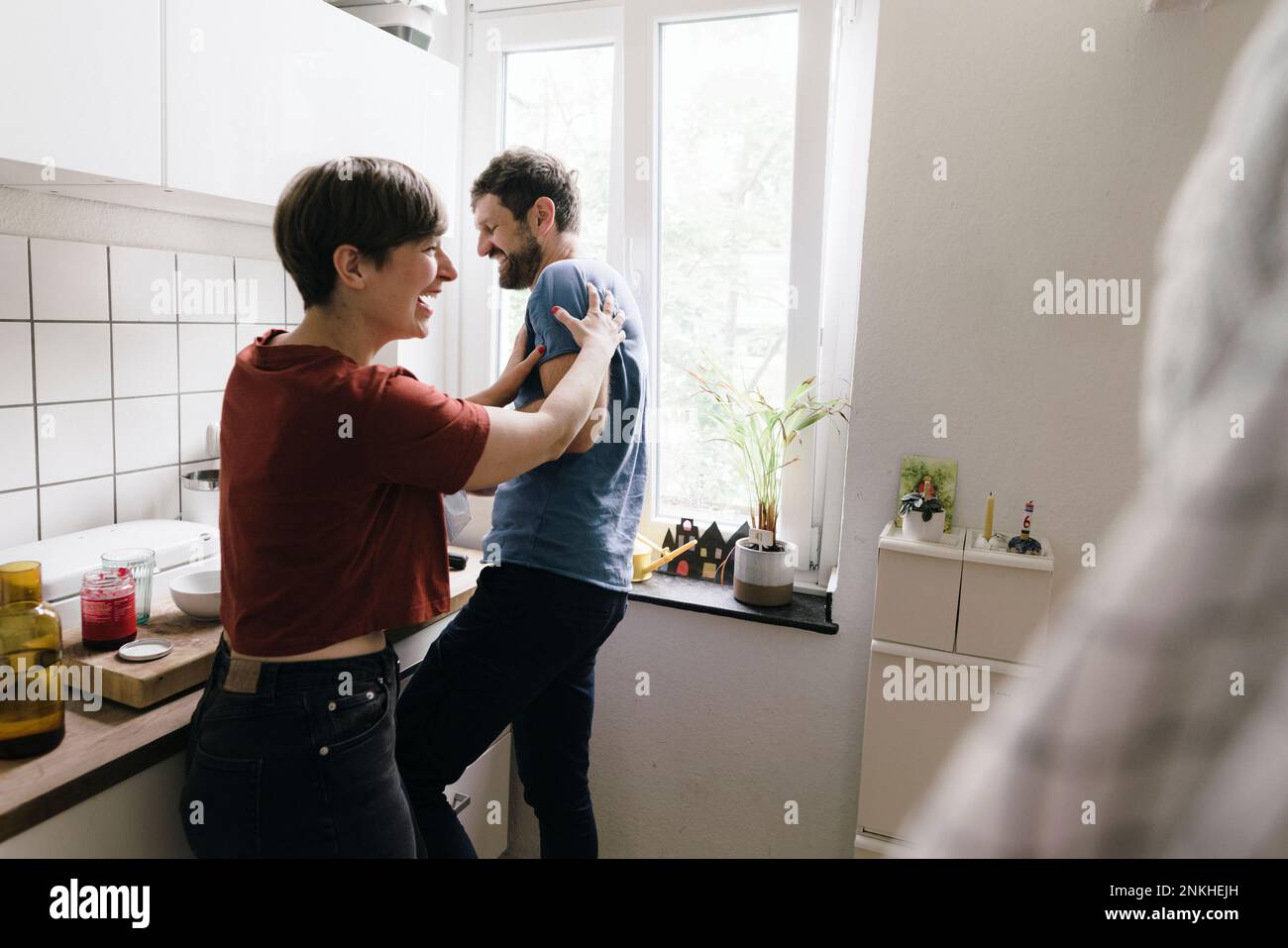 Mature couple standing in kitchen hi-res stock photography and images ...