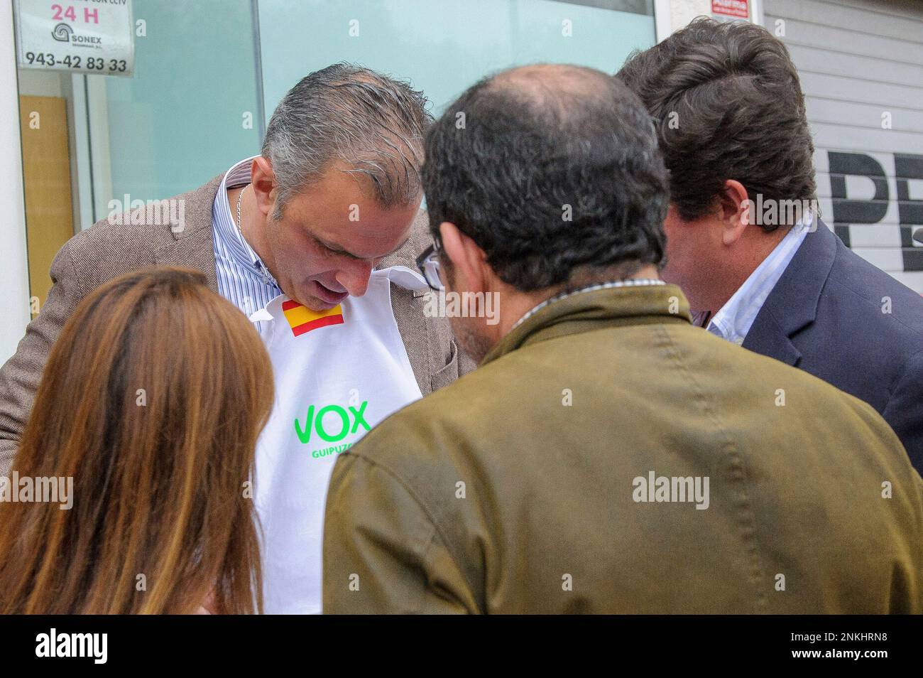 The secretary general of Vox, Javier Ortega-Smith, puts on a white apron  during the inauguration of the Vox headquarters, in Paseo Federico García  Lorca, in Donostia, on March 18, 2022, in San