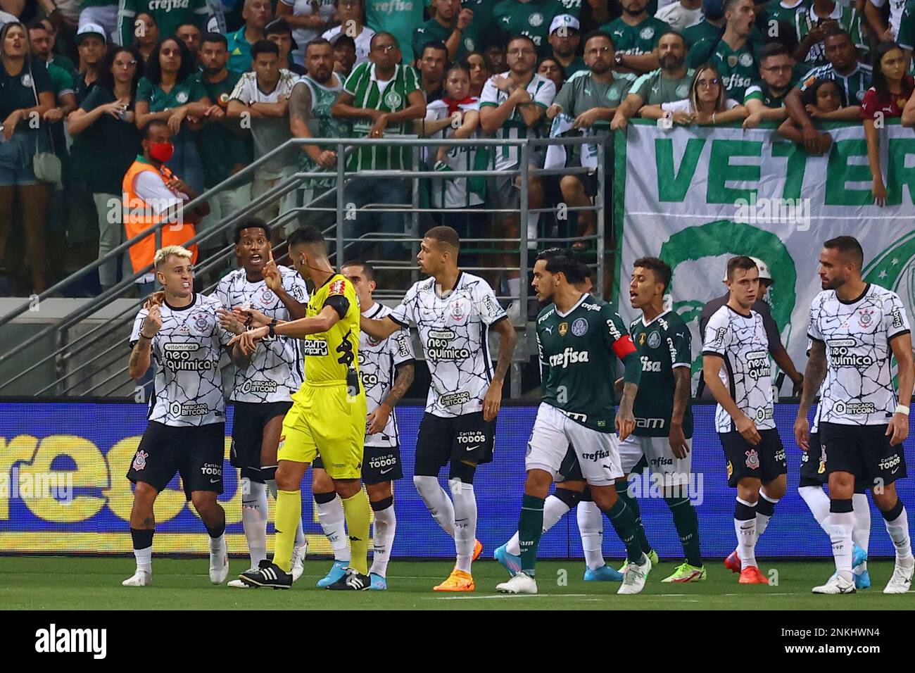 SÃO PAULO, SP - 17.03.2022: PALMEIRAS X CORINTHIANS - Gustavo Gómez in the  match between Palmeiras X Corinthians, valid for the 6th round (delayed) of  the 2022 Campeonato Paulista, held at the