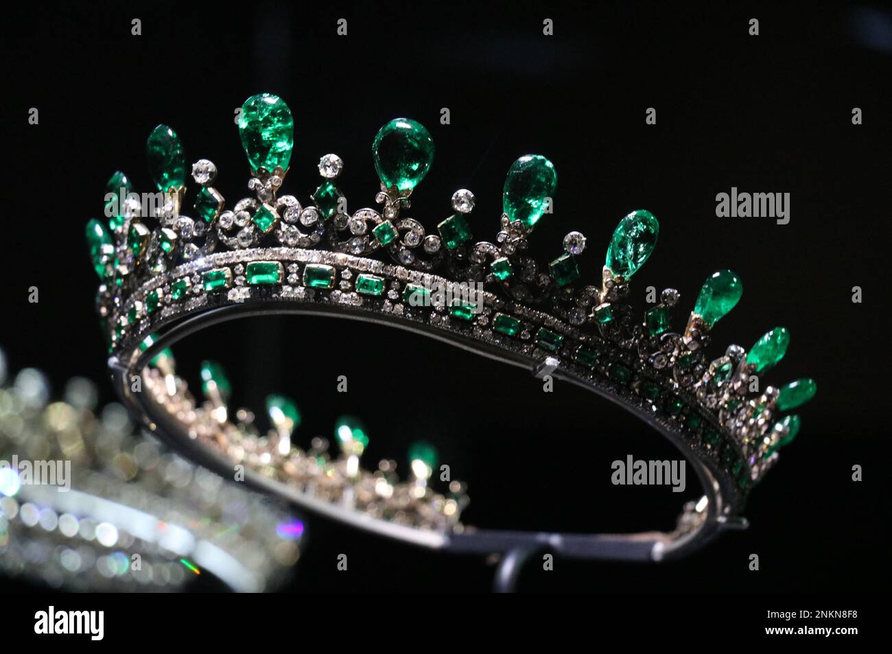 Queen Victoria’s Emerald Tiara Stock Photo Alamy